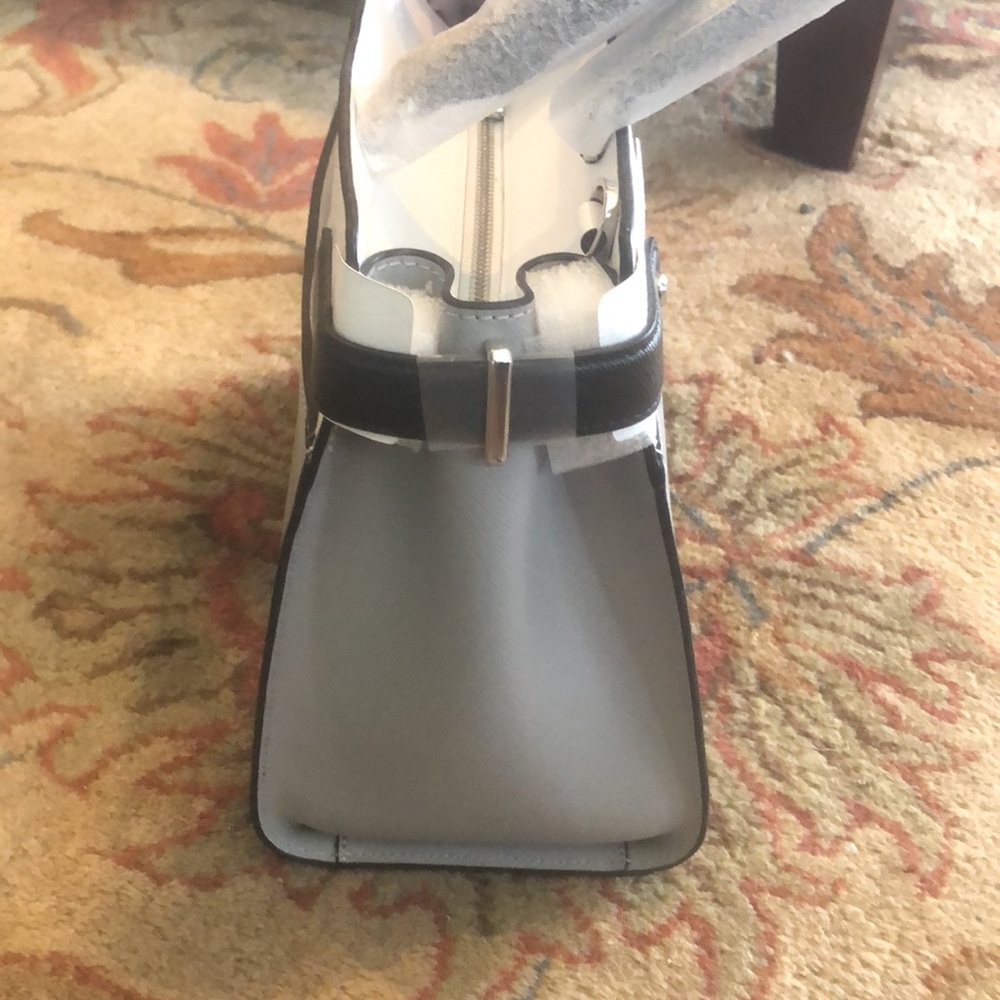 NWT ♠️ KATE SPADE handbag and matching wallet in light grey, white and black. - Picture 8 of 16